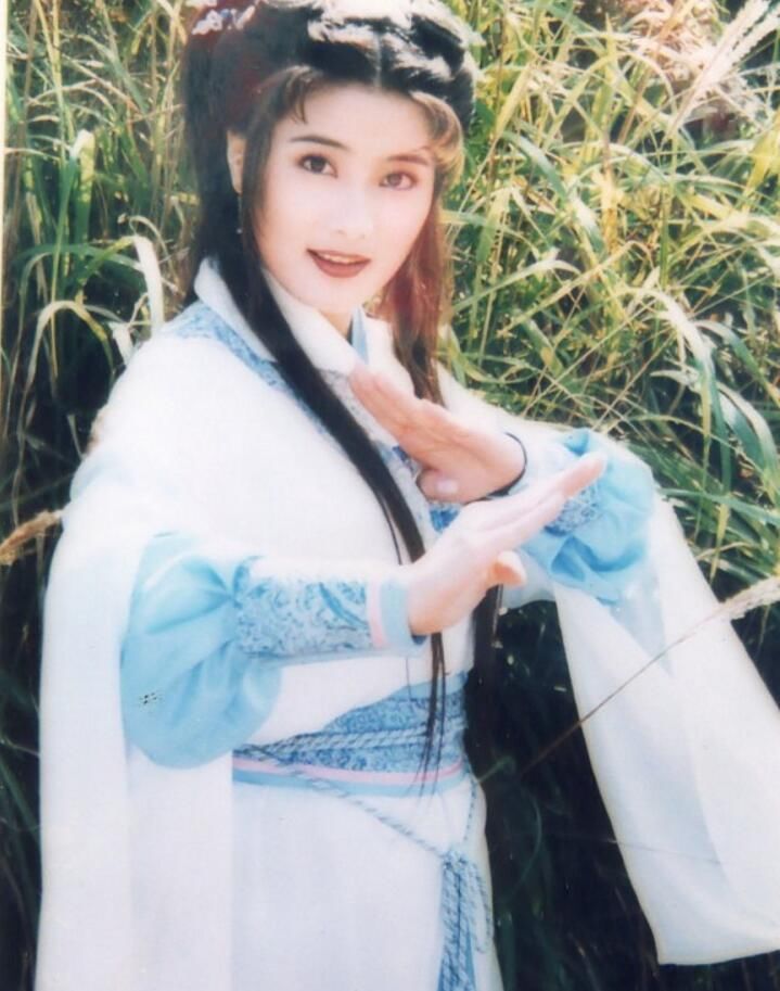 组图:49岁杨丽菁遭渣男不雅影片威胁 曾明艳照