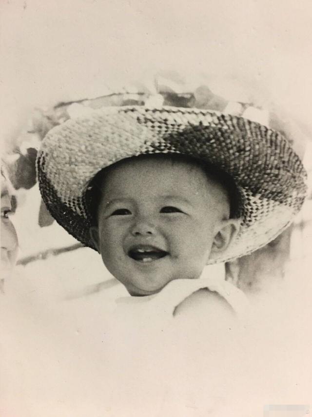 佟丽娅po笑颜照庆34岁生日,父亲老公闺蜜接连