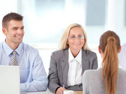 面试官: 加减乘除少一点是什么字 姑娘机智回答