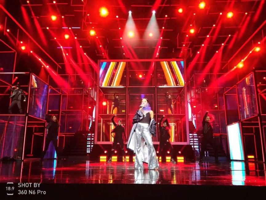 花椒之夜隆重开场 360手机N6 Pro成周鸿祎自拍