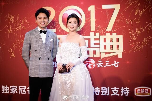 国剧盛典张若昀唐艺昕分开走但穿情侣装,景甜