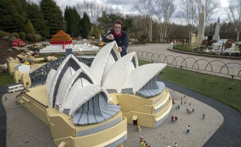 55人五百天用200万块积木搭建出迷你北京故宫