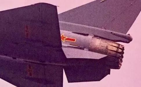 详解歼10B、苏35矢量发动机大不同,论玩格斗