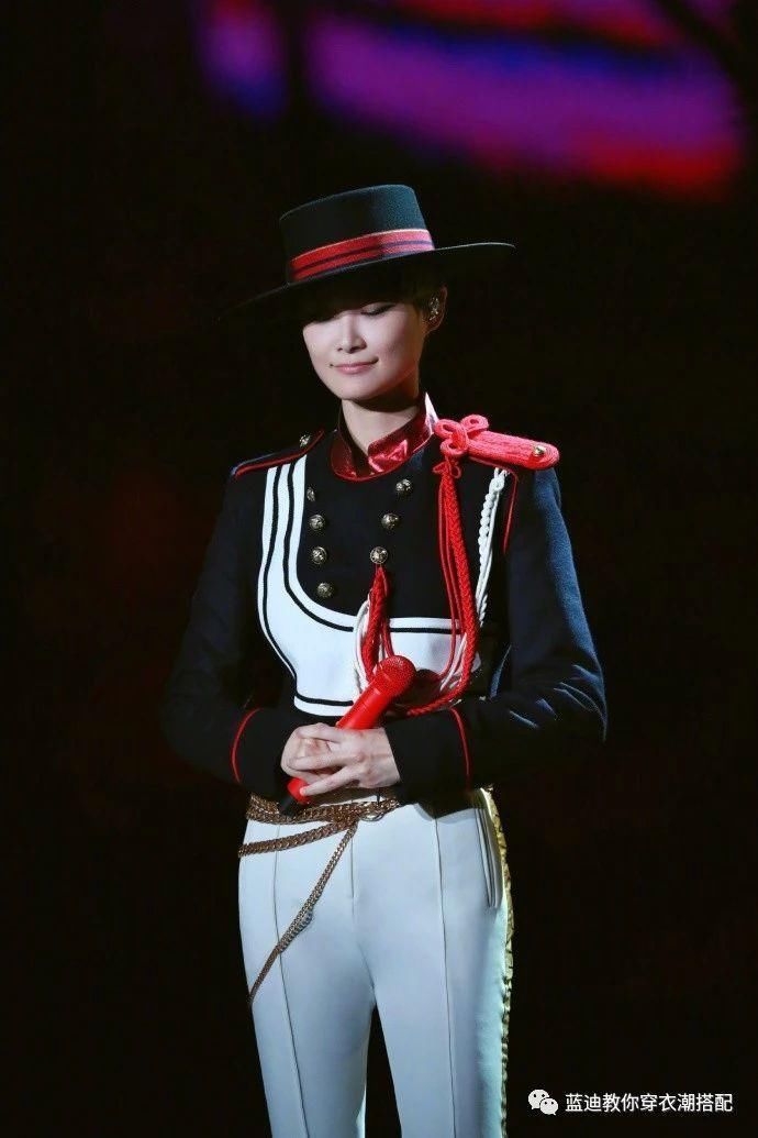 张雪迎,李宇春,杨幂一袭白色吊带裙风情万种,大