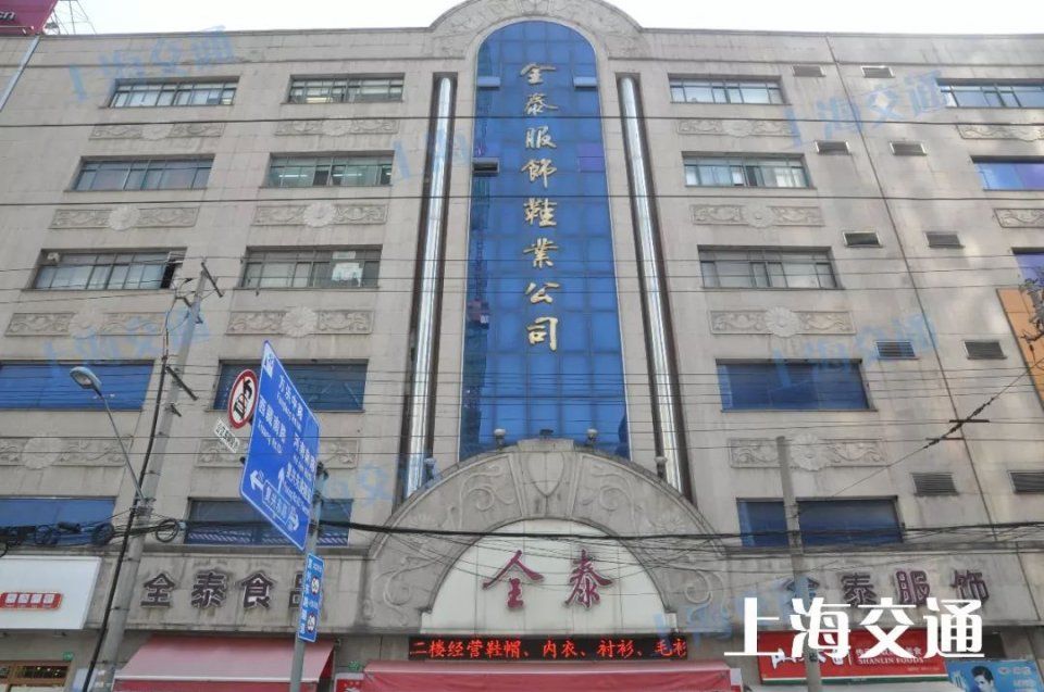 上海这条公交线竟连着8个门,还创造过世界纪录