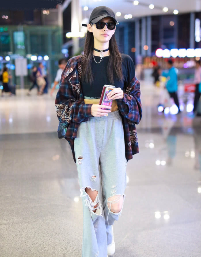 奚梦瑶戴狗链就算了,你上锁又是什么操作,难