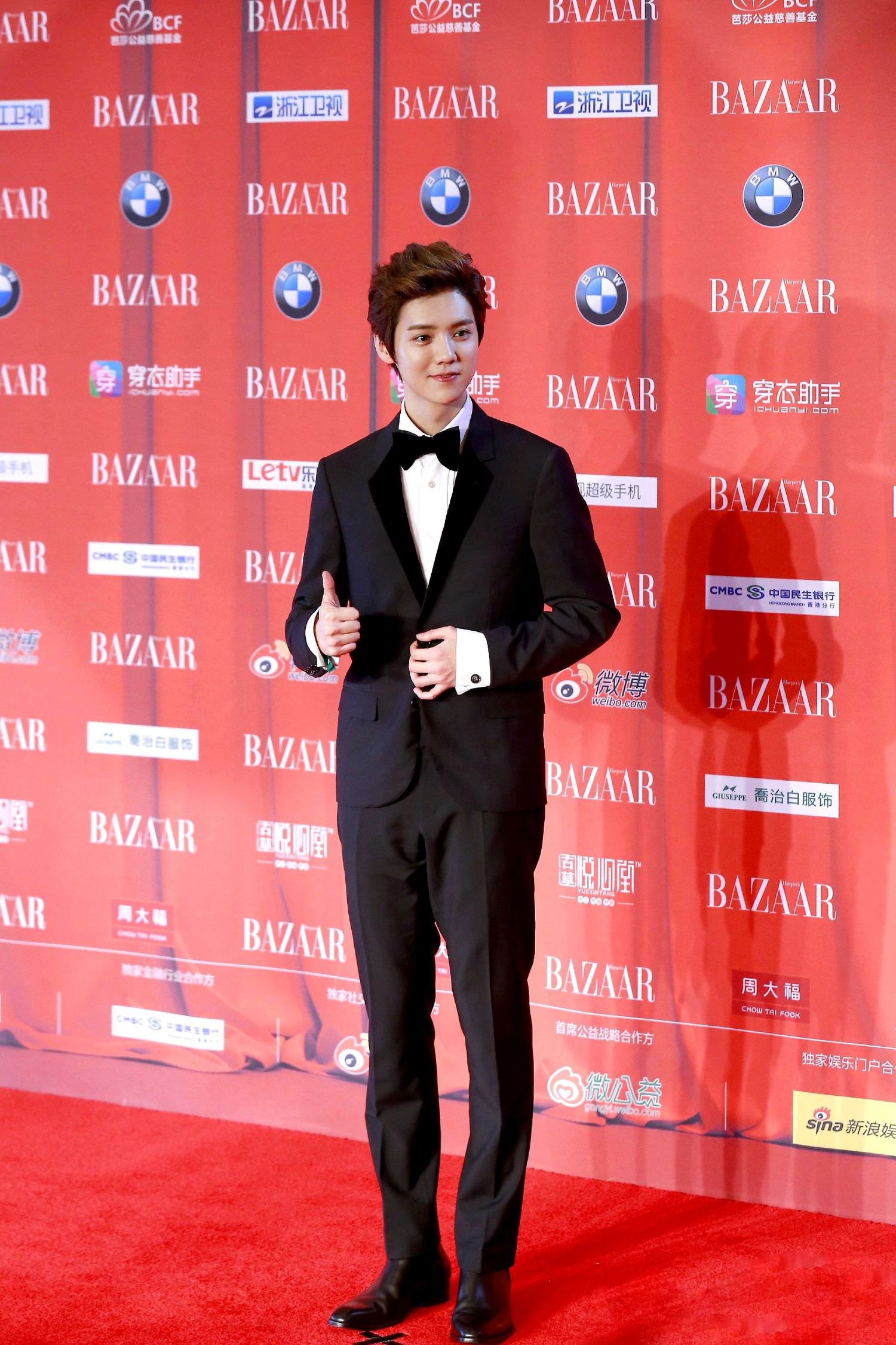 [鹿晗][分享]170909 今日红毯一鹿前行 猜猜今天是怎样的西装鹿