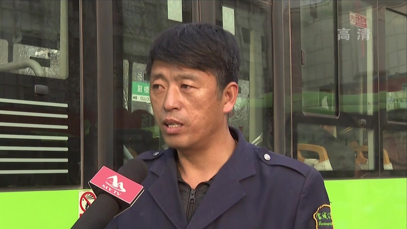 坚守节日岗位丨公交司机坚守岗位 保障市民节日出行 坚守节日岗位丨公交司机坚守岗位 保障市民节日出行