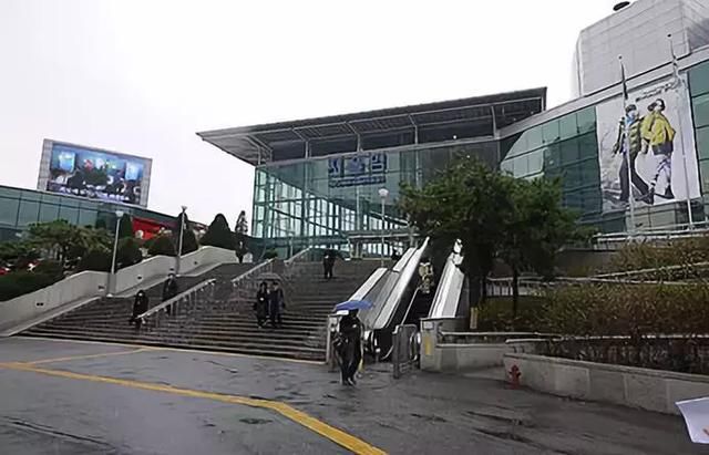 澳洲记者亲自乘坐比较:中日韩俄4国高铁,得出