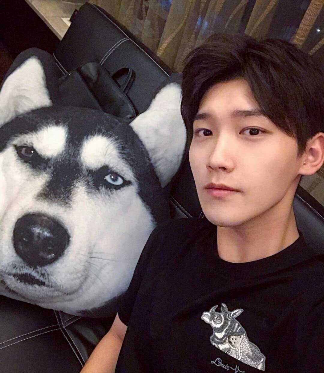 《双世宠妃》八王爷再接新剧,看到女主,网友:微