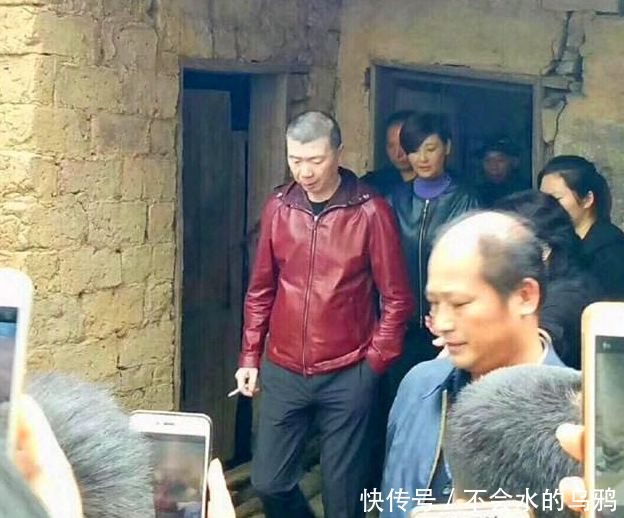 张国立冯小刚关系为何这么好呢,只因张国立做