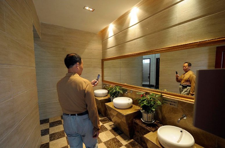 一个印度人眼中的中国公厕,感叹比印度的五星