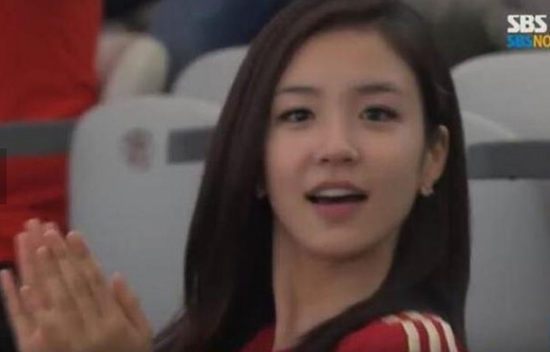 回眸一笑百媚生 韩国SBS最美世界杯女主播现身俄罗斯 回眸一笑百媚生 韩国SBS最美世界杯女主播现身俄罗斯