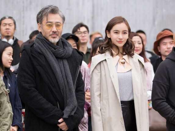 杨颖带6个助理现身开机仪式,吴秀波被吓后连称