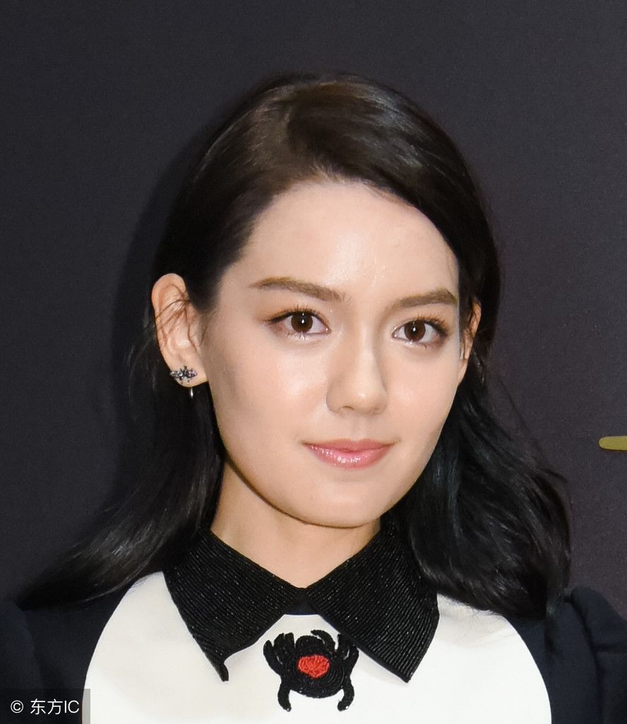 杨颖旗下艺人李诗颖现身某活动现场,网友:长的