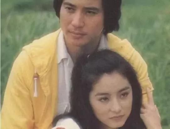 看了64岁林青霞和72岁秦汉近照,才明白啥叫美