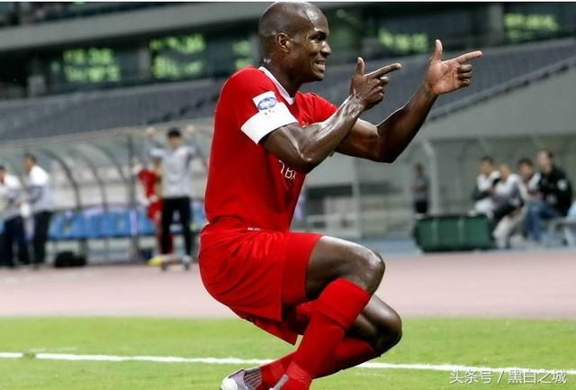 外援评中国足球:有钱能摆平一切,给球员提供最