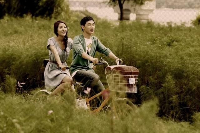 老公去世,婆婆让我带两女儿改嫁,不到半年小叔