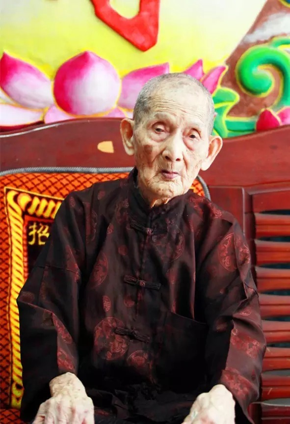 巴马长寿村因其百岁老人所占比例之高而享誉国内外.