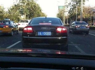 在北京看到这三块车牌,背景一般都是大人物,虽