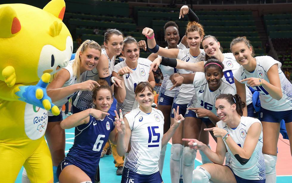 第九名：意大利女子排球队。意大利著名演员莫妮卡-贝鲁奇成为了多少男女心中的女神。意大利女排的姑娘们也毫不逊色，其中Francesca Ferretti更是被封为意大利女排第一美女。意大利女排作为世界一流强队，曾在2002年获得世界女排锦标赛冠军，但在本届里约奥运会上，她们在第三轮小组赛0-3负于荷兰队，无缘八强。