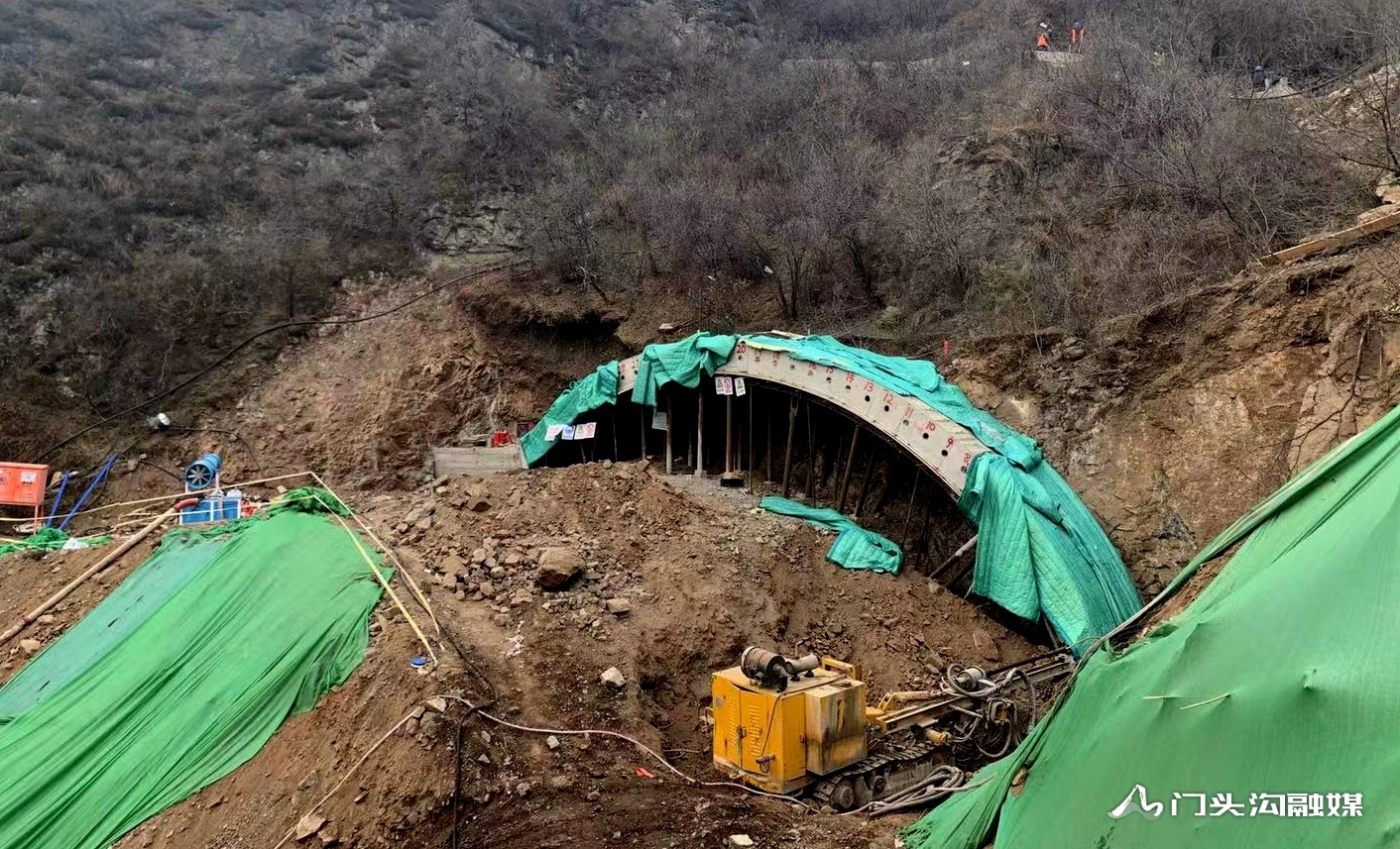 国道109新线高速清水1号隧道洞门套拱完成,施工进展顺利