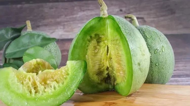 【绿宝石甜瓜】一年一季 、肉质绵密、脆嫩清甜、蜜汁浓稠~ 【绿宝石甜瓜】一年一季 、肉质绵密、脆嫩清甜、蜜汁浓稠~