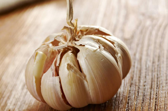 用大蒜擦脸可以去斑吗?告诉你三十岁女人什么