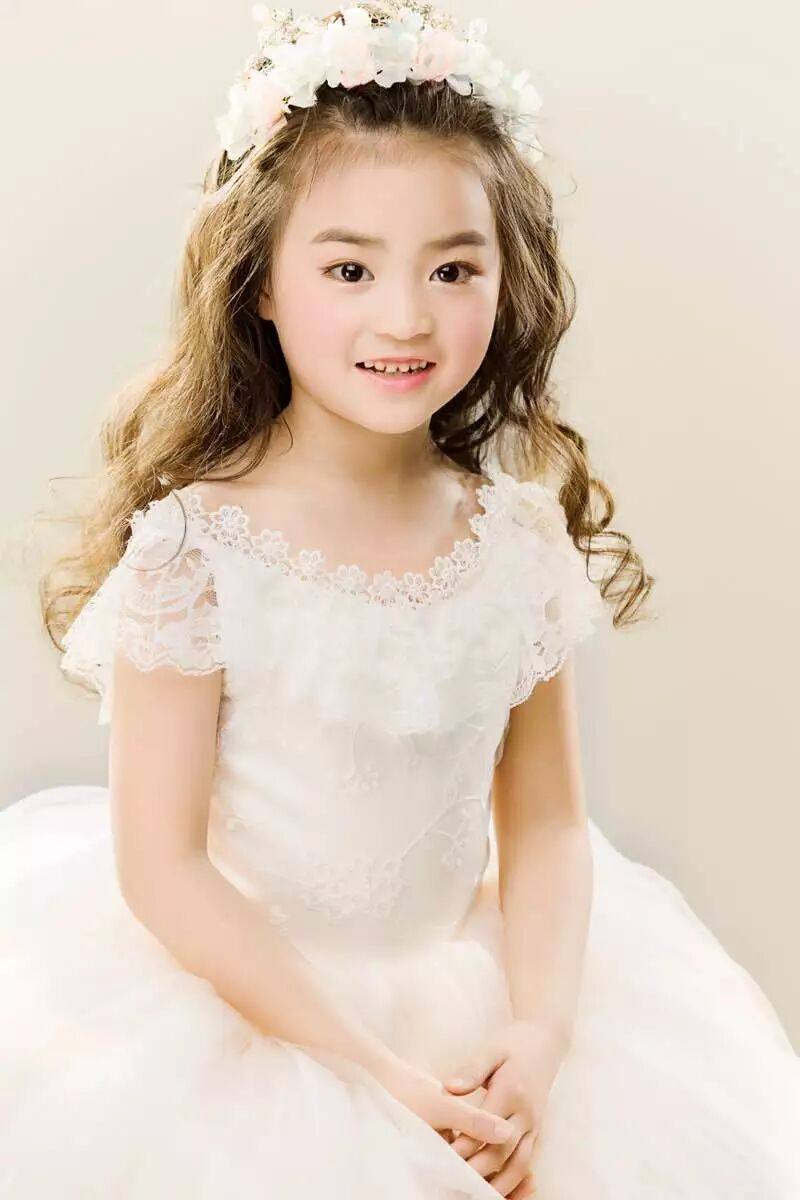 春晚新星张岚茜曝生活照 家庭背景更是娱乐新方向-北京时间