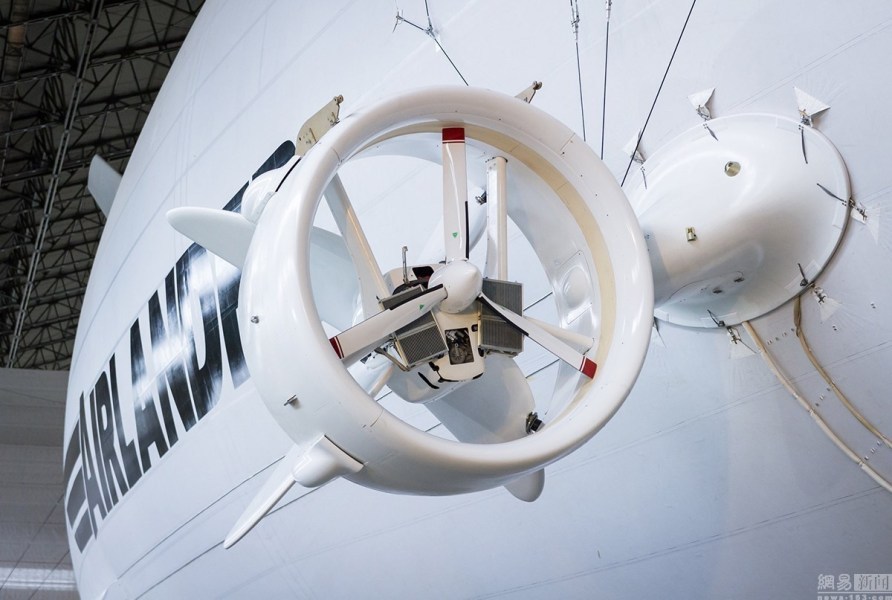 世界最大飞行器在英国正式亮相