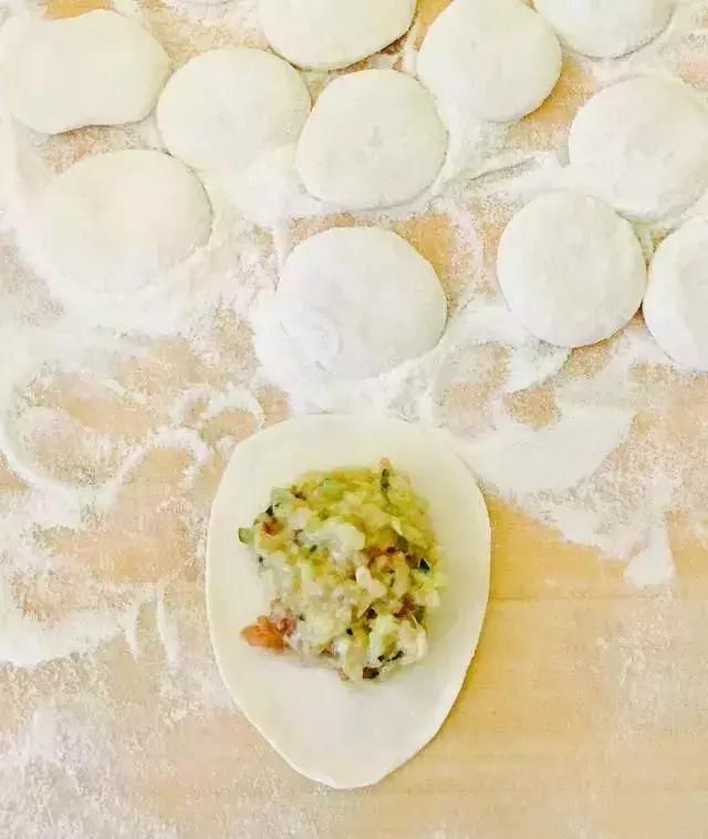 猪肉白菜饺子馅儿怎样调才好吃?猪肉白菜水饺