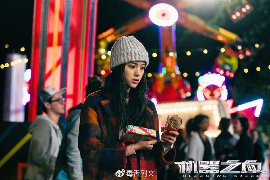 《机器之血》里你可以看到欧阳娜娜的胸…两次