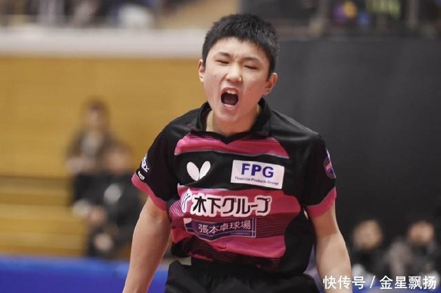 世乒赛张本智和鬼哭狼嚎来庆祝胜利,被日本球