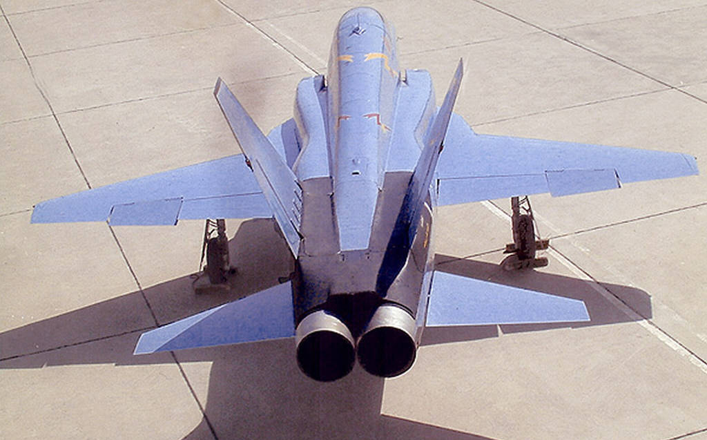 F-5战斗机是美国诺斯罗普公司研制的轻型战术战斗机。其中A型是早期生产型；E型是单座轻型战术战斗机；RF-5E是侦察型；B型和F型是双座教练型；G型又称F-20，是多用途战斗机，供出口。该机绰号“虎”（Tiger)，F-20的绰号为“虎鲨”(Tigershark)。
