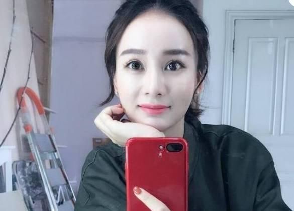 0张照片中,据说9张是假的杨幂,难道只有真粉才