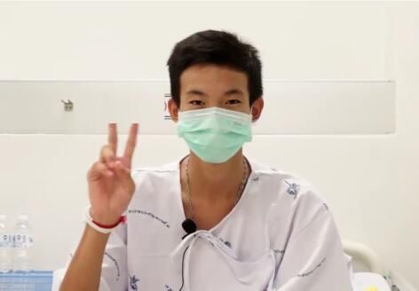 泰国被困足球队少年回忆洞中生活:曾挖隧道自