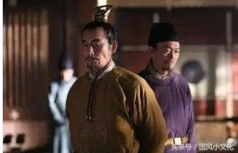 这位以英名流芳百世的帝王,为何要对一个失势