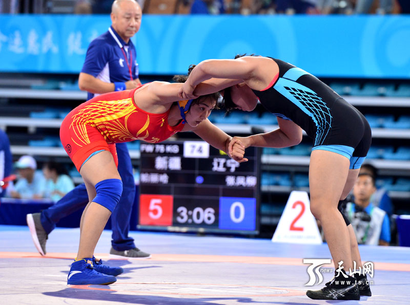 全运会:新疆摔跤队姑娘带伤作战夺得铜牌