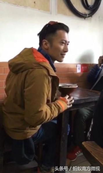 谢霆锋到桂林拍电影,刚下动车就被拍到在北极