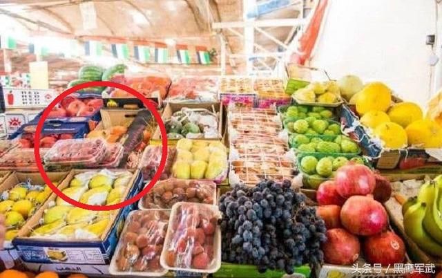 中国帮助巴铁度过难关,买断水果!印度却坐不住