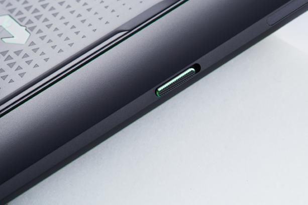 玩游戏 吃鸡用哪款手机比较好?黑鲨游戏手机