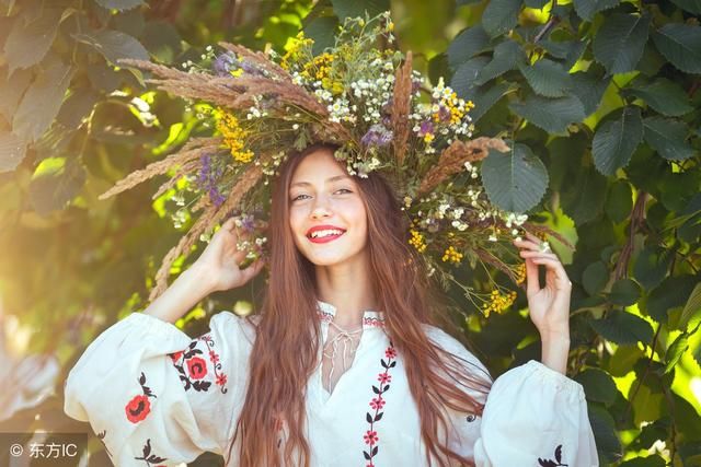 乌克兰货币大幅贬值,一万人民币能够玩几天?答