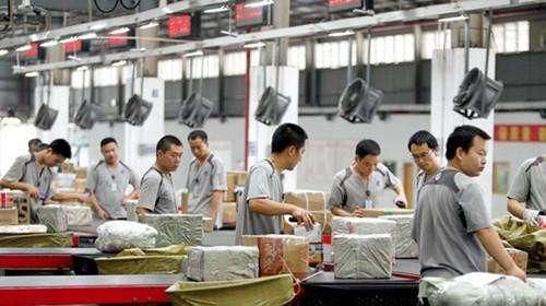 大学生到顺丰当快递员到底挣不挣钱,听离职员