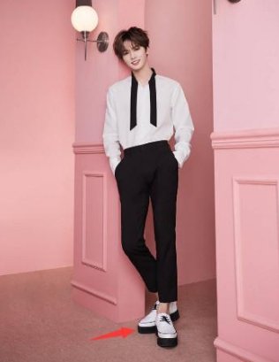 蔡徐坤朱正廷的小心机都展现在鞋上了,网友:心