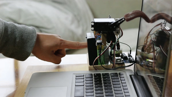 的舔屏舌头,终于明白什么是真·死宅男…