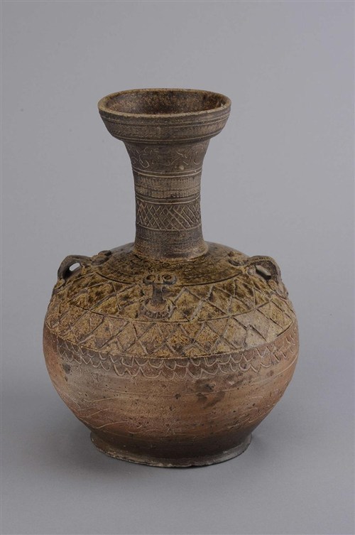 《拍宝》宝物欣赏 青釉刻花陶壶