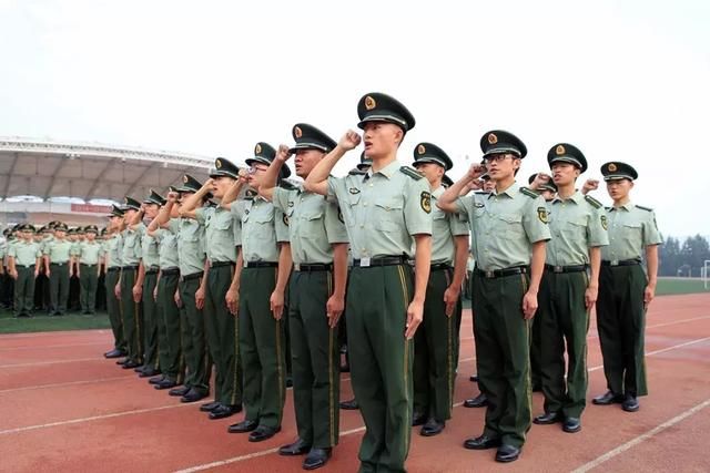 辩:军人网上吐槽部队内问题,热血直言Or不懂大