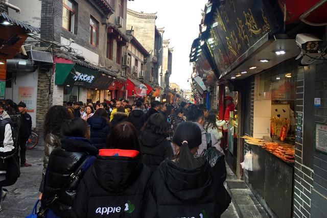 春节扎堆旅游,马路变停车场?为啥济南人不宅在