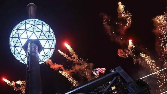 没有烟花和倒数,国际成都缺了一场跨年大show