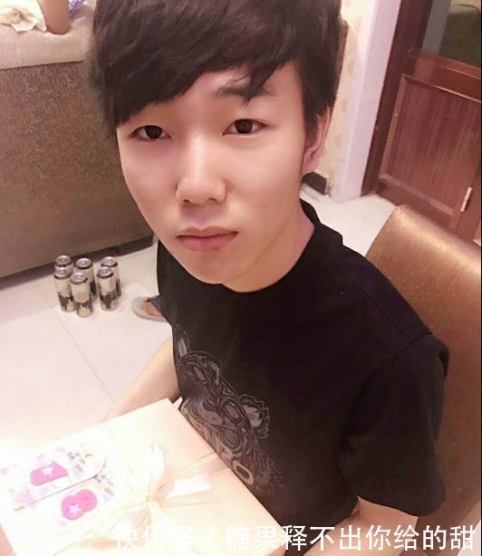 国服第一锐雯争夺将在斗鱼展开,黑白瑞文这次